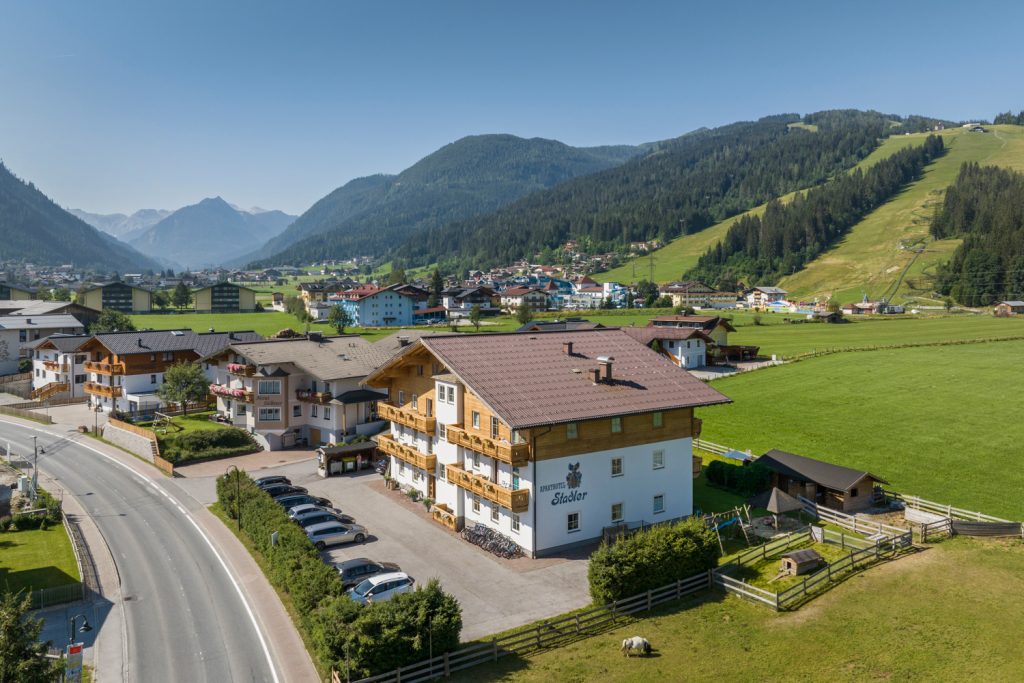 Außenansicht Sommer vom Aparthotel Stadler in Flachau, Salzburger Land